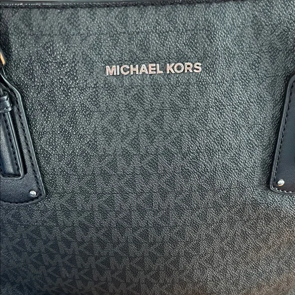 Michael Kors Voyager East West Tote - Picture 6 of 10